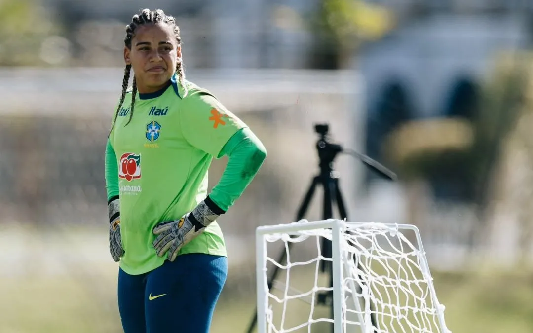 Goleira Camilly das Gurias Coloradas durante treino na Seleção Brasileira Sub-20. Foto: Divulgação redes sociais/Internacional