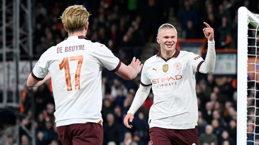 Kevin De Bruyne e Erling Haaland  comemorando gol pelo Manchester City. (Photo by Shaun Botterill/Getty Images)