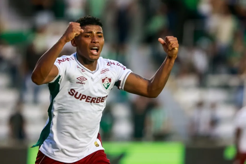 RS – CAXIAS DO SUL – 18/05/2025 – BRASILEIRO A 2025, JUVENTUDE X FLUMINENSE – Hercules jogador do Fluminense comemora seu gol durante partida contra o Juventude no estadio Alfredo Jaconi pelo campeonato Brasileiro A 2025. Foto: Luiz Erbes/AGIF