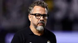Cléber Xavier não vai contar com seu reforço no Santos.