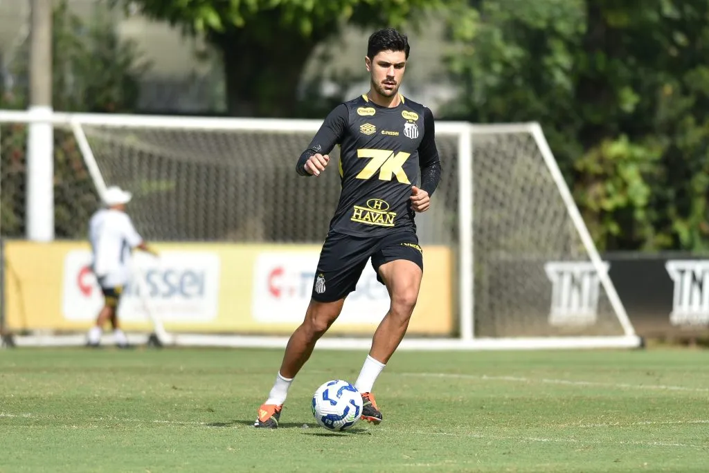 João Basso volta a ganhar confiança da comissão técnica – Foto: JOTA ERRE/AGIF