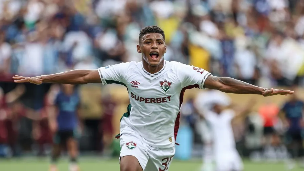 Hércules celebra tento feito com a camisa do Tricolor das Laranjeiras. Foto: Lucas Merçon/Fluminense.