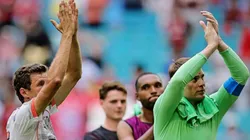 Neuer e Thomas Muller comemorando após Bayern de Munique x Flamengo - Foto: Reprodução/Bayern de Munique