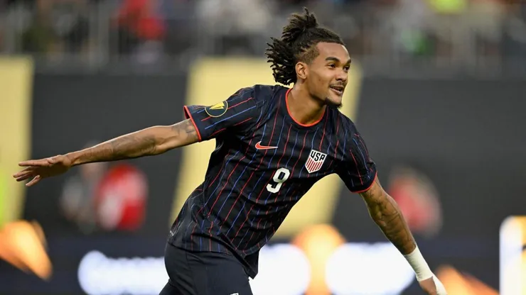 Damion Downs cobrou a última penalidade e garantiu a vaga dos Estados Unidos nas semifinais