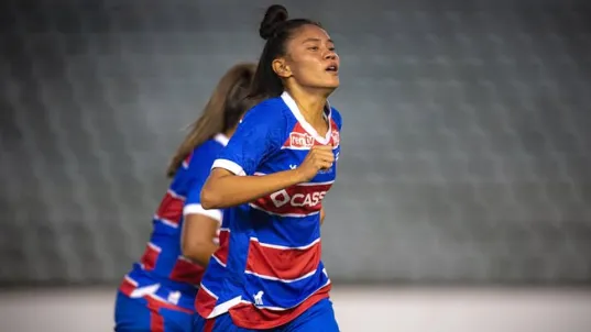 Akhemi jogadora do time feminino do Fortaleza
