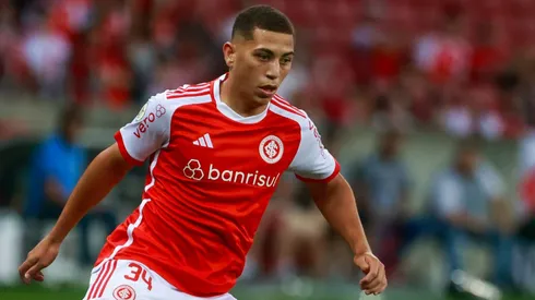 Gabriel Carvalho jogador do Internacional durante partida contra o Flamengo no estádio Beira-Rio pelo campeonato Brasileiro A 2024. Foto: Luiz Erbes/AGIF