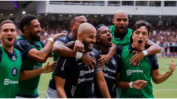 Jogadores do Remo comemoram gol marcado em partida diante do São Bernardo. Foto: Sipa US / Alamy Stock Photo