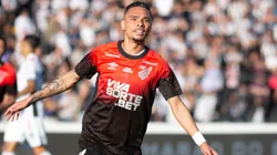 Luiz Fernando comemora gol marcado pelo Athletico. Foto: Sipa US / Alamy Stock Photo