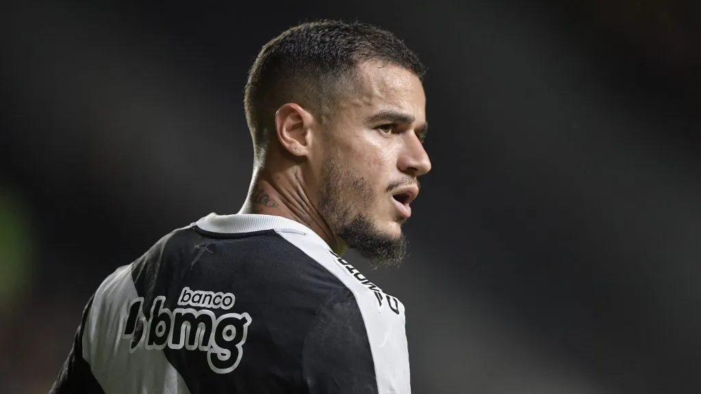 Coutinho, meio-campista do Gigante da Colina. Foto: Thiago Ribeiro/AGIF.