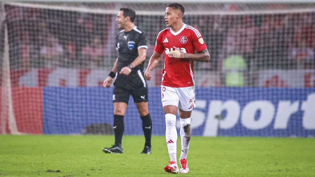 Vitinho jogador do Internacional comemora seu gol durante partida contra o Bahia no estadio Beira-Rio pelo campeonato Copa Libertadores 2025. Foto: Maxi Franzoi/AGIF