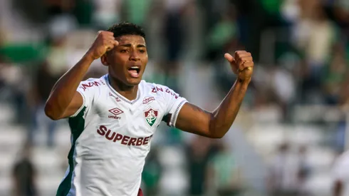 Hércules jogador do Fluminense comemora seu gol durante partida contra o Juventude no estadio Alfredo Jaconi pelo campeonato Brasileiro A 2025. Foto: Luiz Erbes/AGIF