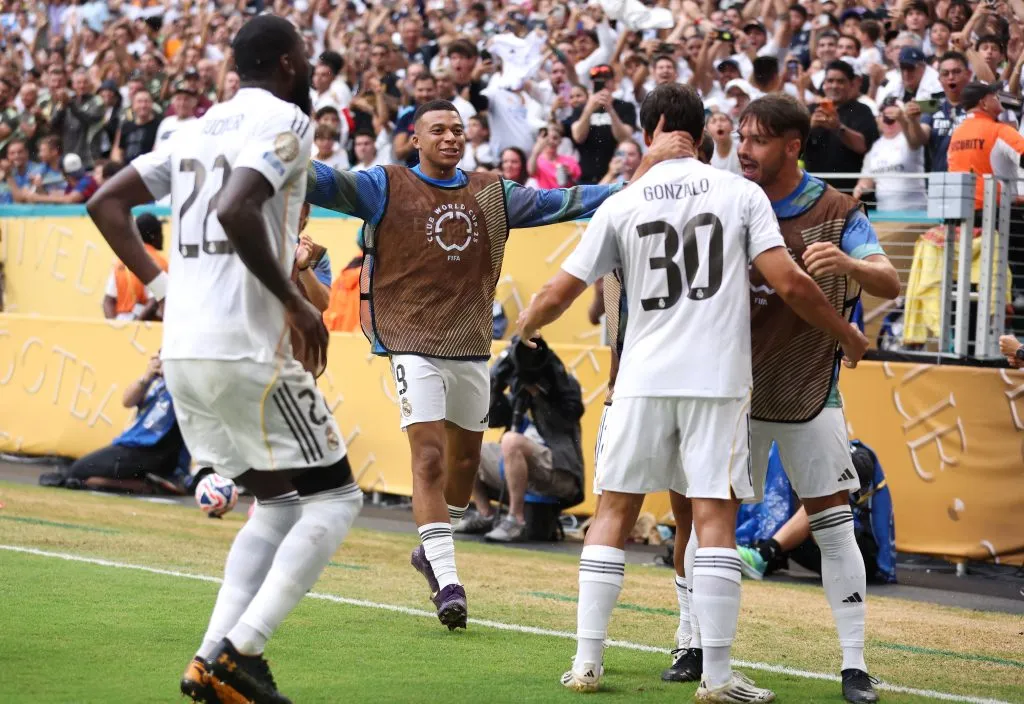 Mbappé comemora gol de Gonzalo Garcia contra a Juventus. Foto: Megan Briggs/Getty Images.