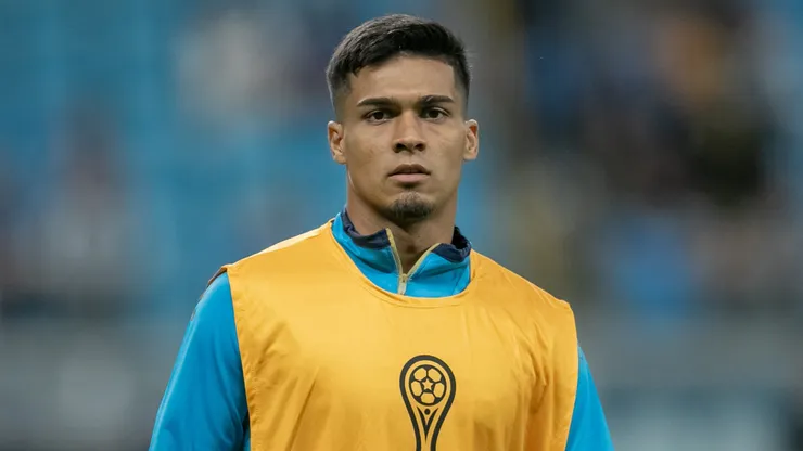 Arezo em partida pelo Imortal