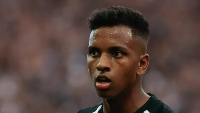 . Foto: Marcello Zambrana/AGIF – Apelidado de Rayo, atacante ex-Santos passa por um momento complicado na carreira.