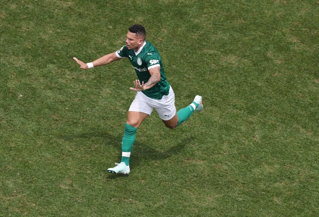 Paulinho marca gol da classificação do Palmeiras sobre o Botafogo. Foto: Al Bello/Getty Images.