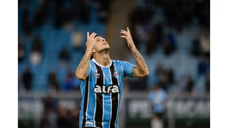 RS - PORTO ALEGRE - 12/06/2025 - BRASILEIRO A 2025, GREMIO X CORINTHIANS - Cristian Pavon jogador do Gremio lamenta durante partida contra o Corinthians no estadio Arena do Gremio pelo campeonato Brasileiro A 2025. Foto: Cristiano Junior/AGIF