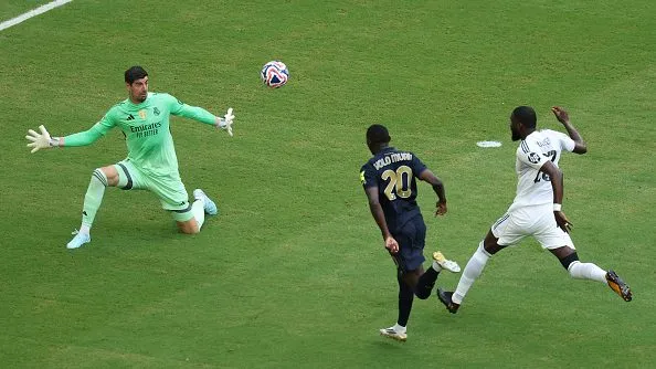 Courtois fazendo defesa. Foto: Kevin C. Cox/Getty Images
