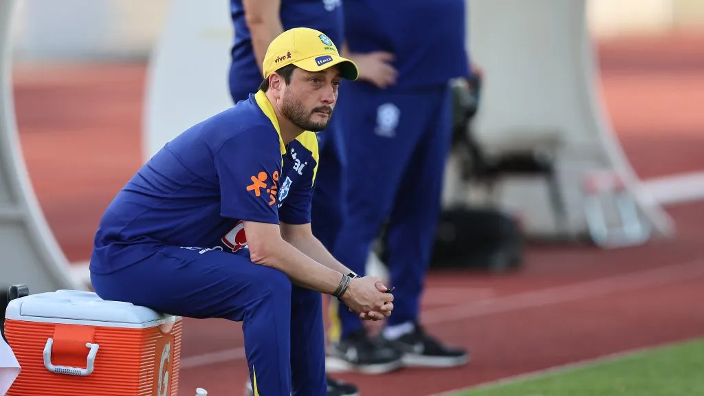 Arthur Elias em treinamento com a Seleção Brasileira Feminina