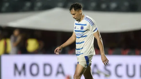 Eduardo, jogador do Cruzeiro, durante partida contra o Vitória, pelo Brasileirão Betano. Foto: Jhony Pinho/AGIF.