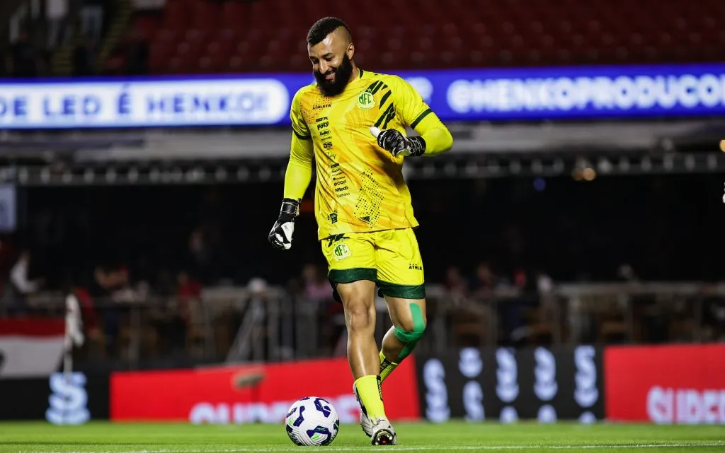 SP – SAO PAULO – 24/05/2025 – BRASILEIRO A 2025, SAO PAULO X MIRASSOL – Alex Muralha goleiro do Mirassol durante aquecimento antes da partida contra o Sao Paulo no estadio Morumbi pelo campeonato Brasileiro A 2025.  Foto: Fabio Giannelli/AGIF