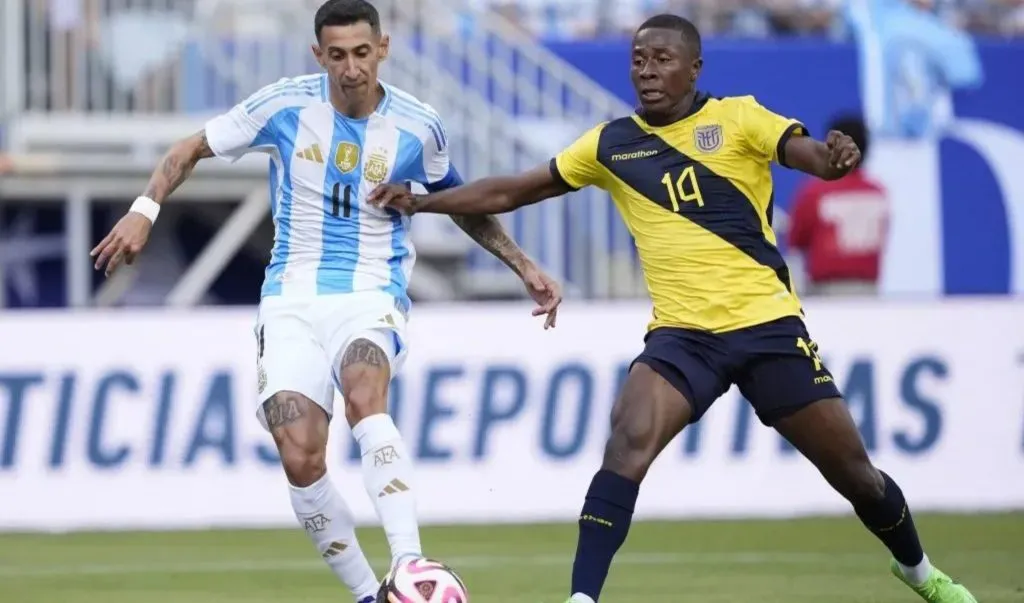 Alan Minda em ação pela Seleção Equatoriana – Foto: Reprodução/Getty Images