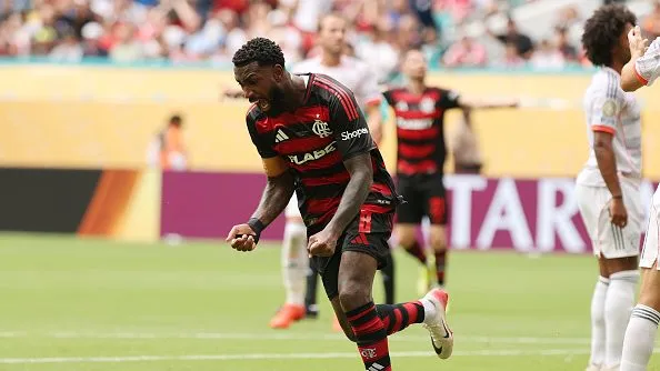 Gerson comemorando seu último gol pelo Flamengo. Foto: Michael Reaves/Getty Images