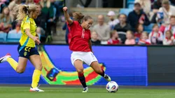 Guro Reiten busca chute em partida pela Noruega. Foto: SPP Sport Press Photo. / Alamy Stock Photo