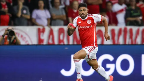 Bruno Tabata, do Internacional, revela desejo de jogar em clube mineiro (Photo by Pedro H. Tesch/Getty Images)