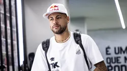 Neymar renovou com o Santos até o fim de 2025 - Foto: Thiago Ribeiro/AGIF