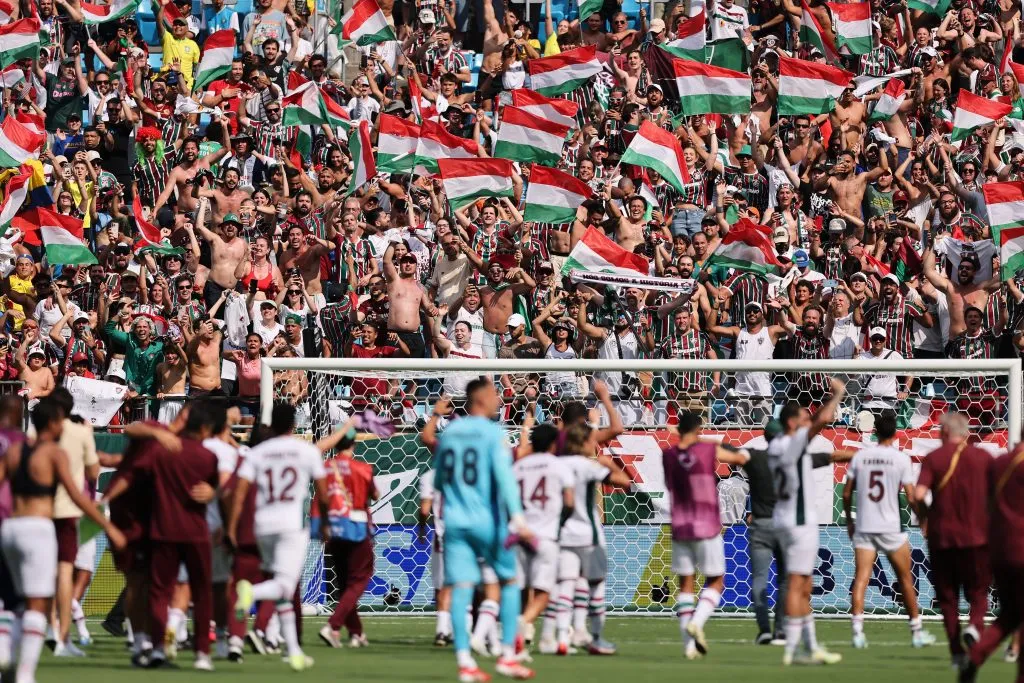 Equipe do Fluminense e torcedores comemora vitória diante da Inter de Milão – (Photo by Michael Reaves/Getty Images)