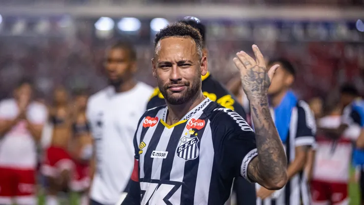 Neymar provoca torcida do CRB, apos eliminação nos penaltis, estadio Rei Pele pelo campeonato Copa Do Brasil 2025. Foto: Itawi Albuquerque/AGIF
