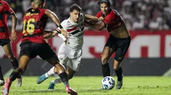 São Paulo é advertido pelo STJD por excesso de crianças em campo
