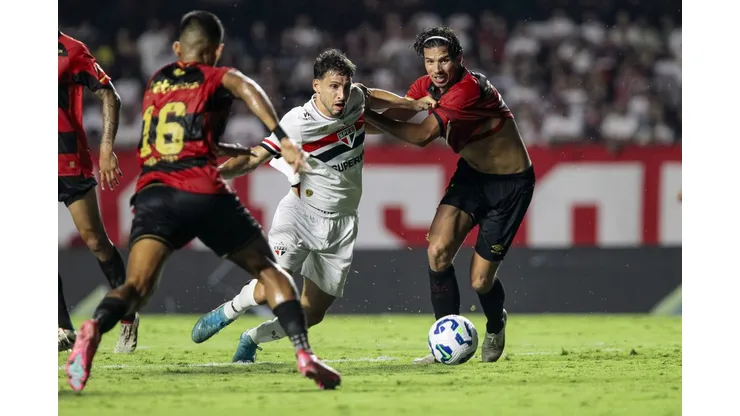 São Paulo é advertido pelo STJD por excesso de crianças em campo