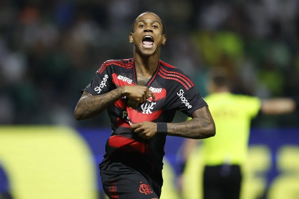 Wallace Yan vem sendo um dos destaques da temporada pelo Flamengo. Foto: Miguel Schincariol/Getty Images.