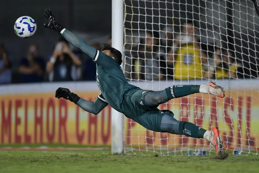 Léo Jardim está próximo de renovar até 2030 com o Vasco. Foto: Thiago Ribeiro/AGIF