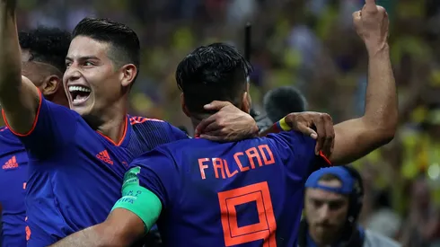 Falcao García (de costas) marcou época na Colômbia e no futebol europeu durante carreira brilhante