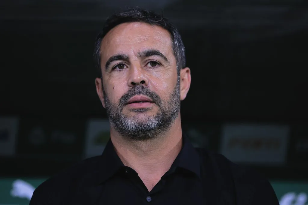 Time do Catar comandando por Artur Jorge segue de olho em Gregore. Foto: Ettore Chiereguini/AGIF