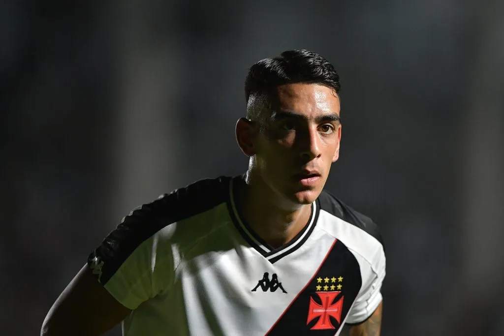 Puma Rodríguez desperta interessa do Palmeiras em meio à negociação por renovação no Vasco. Foto: Thiago Ribeiro/AGIF