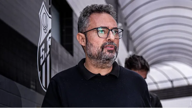 Alexandre Mattos trabalha para garantir reforços no Peixe