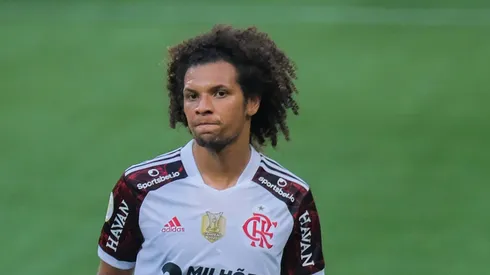 - Volante Willian Arão