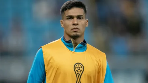 Arezo quer sair e tem data limite para definir sua situação no Grêmio