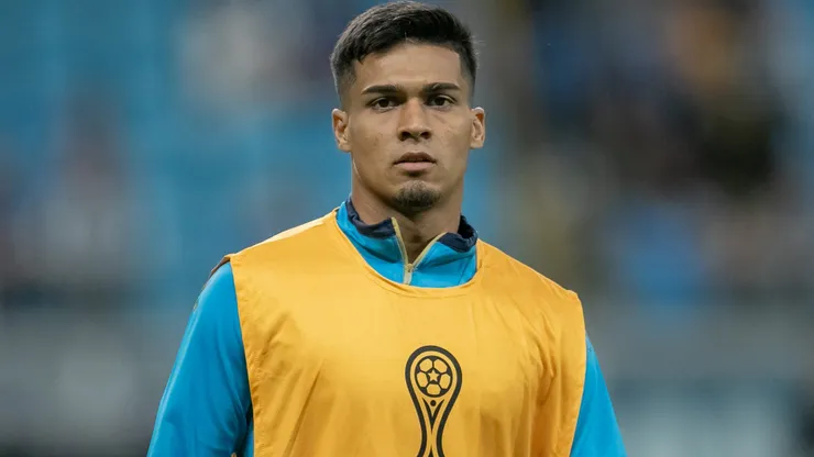 Arezo quer sair e tem data limite para definir sua situação no Grêmio