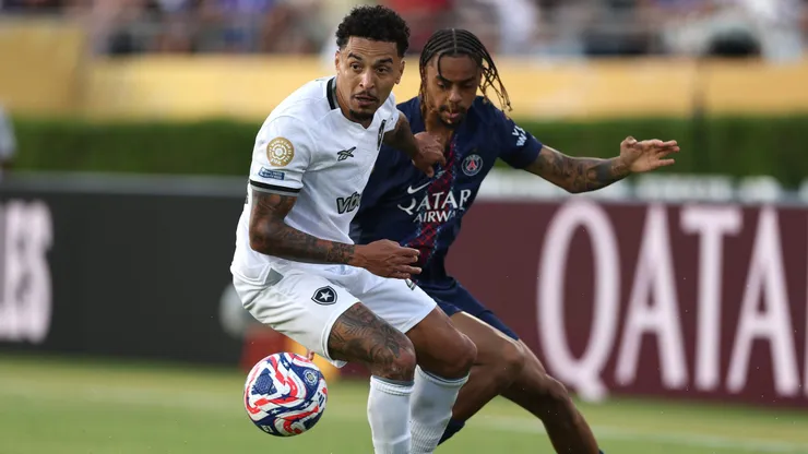 PASADENA, CALIFORNIA - JUNE 19: Gregore #26 of Botafogo is challenged by Bradley Barcola #29 of Paris Saint-Germain during the FIFA Club World Cup 2025 group B match between Paris Saint-Germain FC and Botafogo FR at Rose Bowl Stadium on June 19, 2025 in Pasadena, California. (Photo by Stu Forster/Getty Images)