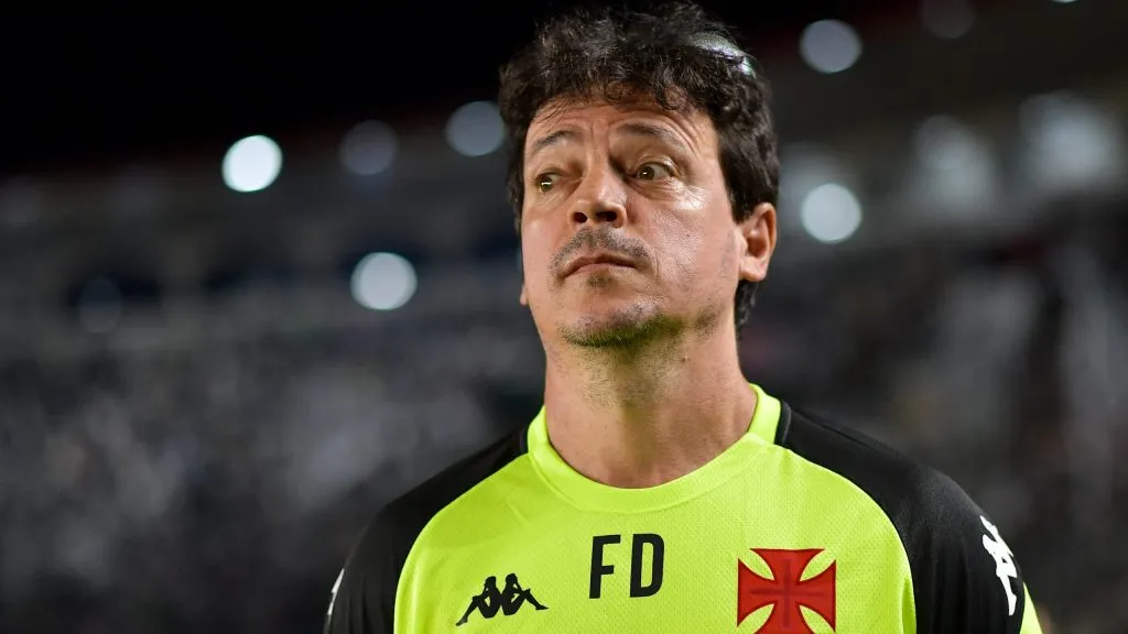 RJ – RIO DE JANEIRO – 31/05/2025 – BRASILEIRO A 2025, VASCO X BRAGANTINO – Fernando Diniz tecnico do Vasco durante partida contra o Bragantino no estadio Sao Januario pelo campeonato Brasileiro A 2025. Foto: Thiago Ribeiro/AGIF