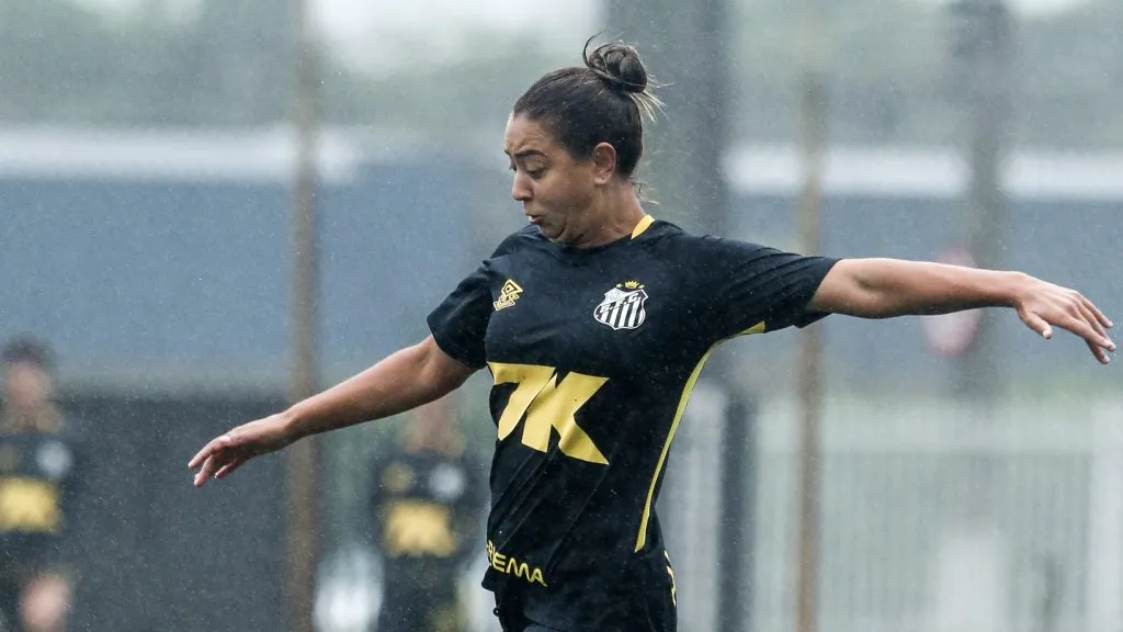 Nath Pitbull em treinamento Sereias da Vila no CT Meninos da Vila