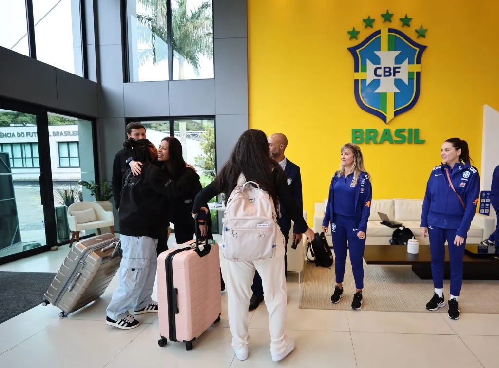 Atletas se apresentaram nesta manhã. Foto: Lívia Villas Boas/CBF