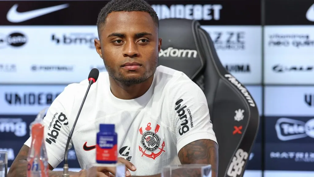 Diego Palacios, durante sua apresentação oficial como jogador do Corinthians em coletiva de imprensa realizada no CT Joaquim Grava. Foto: Marcello Zambrana/AGIF