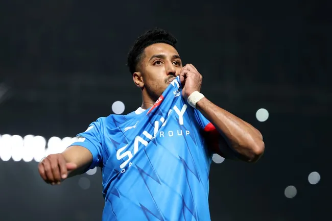 Salem Al-Dawsari do Al Hilal atuando em Riyadh, Saudi Arabia. (Foto by Yasser Bakhsh/Getty Images)