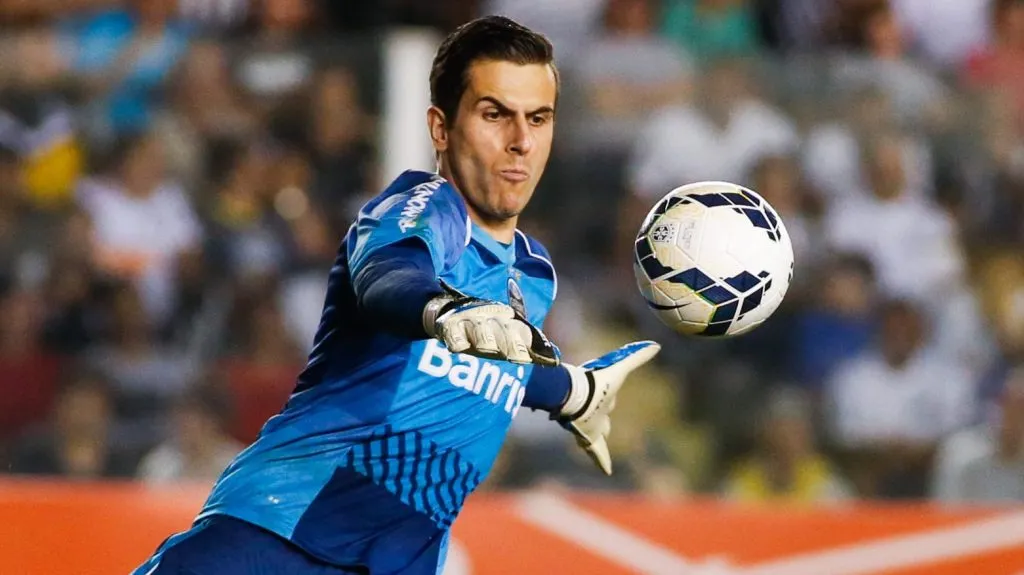 Marcelo Grohe atuando pelo Grêmio em 2014. (Photo by Alexandre Schneider/Getty Images)