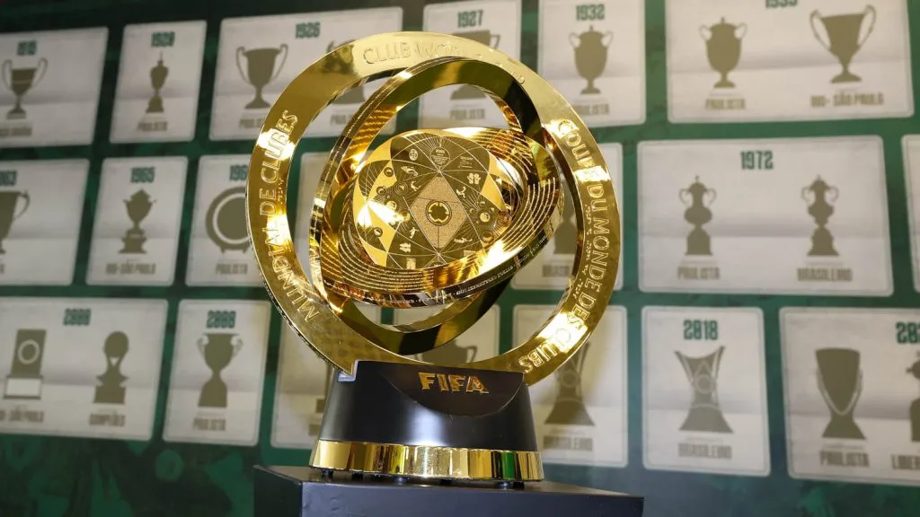 Troféu do Mundial de Clubes da FIFA. (Foto: Cesar Greco/Palmeiras/by Canon)